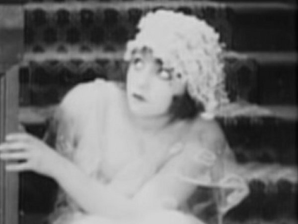 Bebe Daniels in Love's Young Scream (1919)