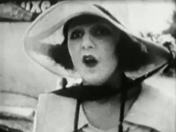 Bebe Daniels in Pinched (1917)