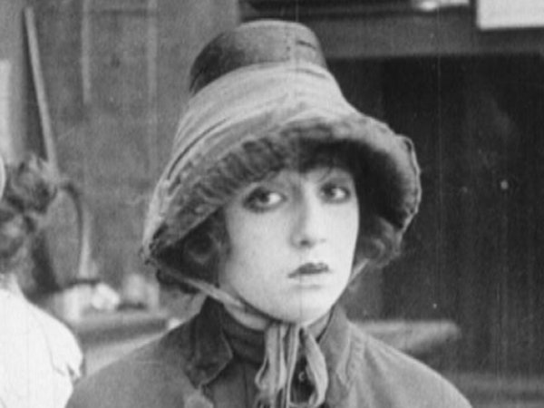 Bebe Daniels in Two-Gun Gussie (1918)