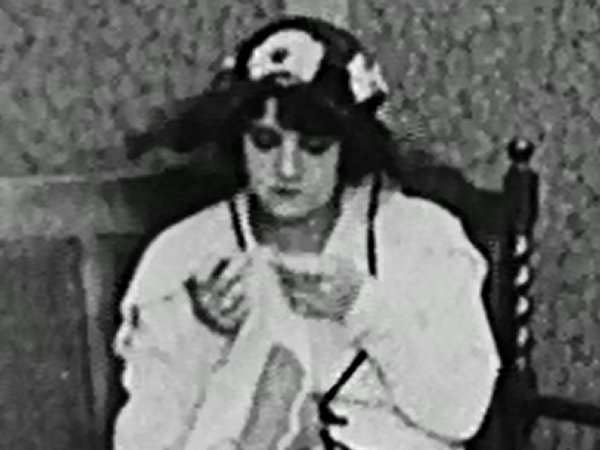 Belle Mitchell in Do You Love Your Wife? (1919)