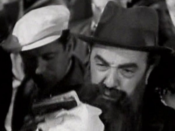 Billy Bletcher in One-Horse Farmers (1934)