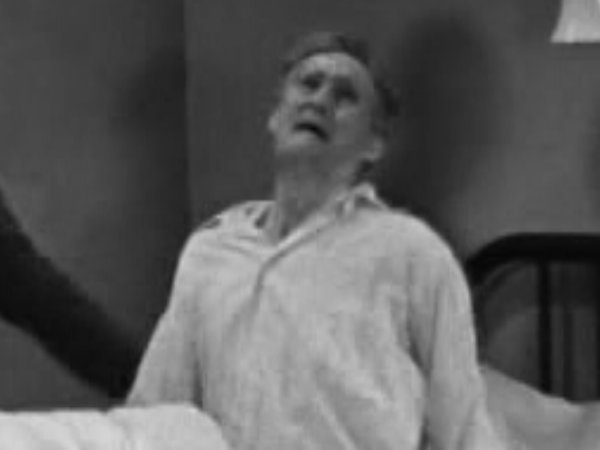 Bobby Burns in Alum And Eve (1932)