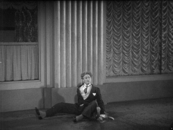 Bobby Burns in Top Flat (1935)