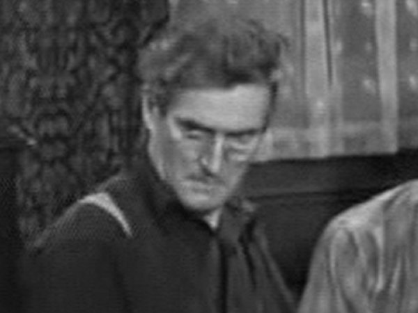 Bobby Burns in The Old Bull (1932)