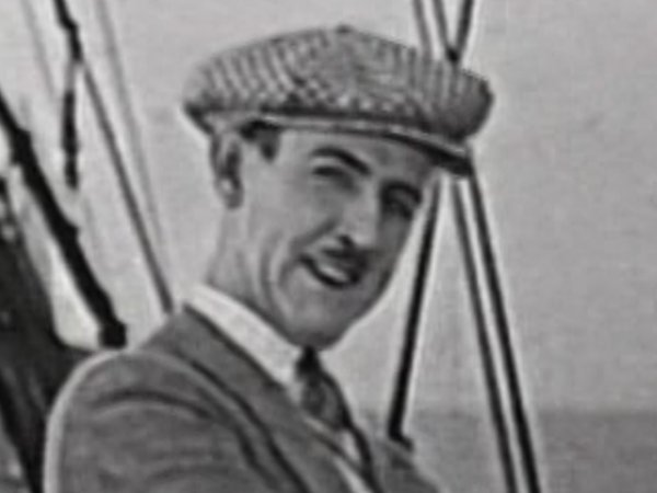 Charley Chase in A One Mama Man (1927) DVD screencapture - Lord Heath - Laurel & Hardy - Another Nice Mess - http://www.lordheath.com/