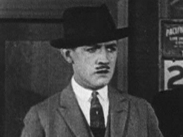 Charley Chase in A Ten-Minute Egg (1924) DVD screencapture - Lord Heath - Laurel & Hardy - Another Nice Mess - http://www.lordheath.com/