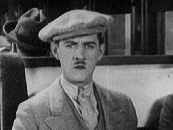 Charley Chase in Crazy Like A Fox (1926) DVD screencapture - Lord Heath - Laurel & Hardy - Another Nice Mess - http://www.lordheath.com/