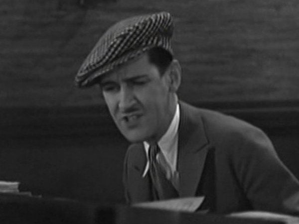 Charley Chase in First In War (1932)