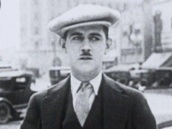 Charley Chase in Fluttering Hearts (1927) DVD screencapture - Lord Heath - Laurel & Hardy - Another Nice Mess - http://www.lordheath.com/