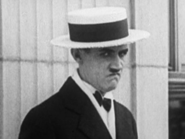 Charley Chase in Innocent Husbands (1925)