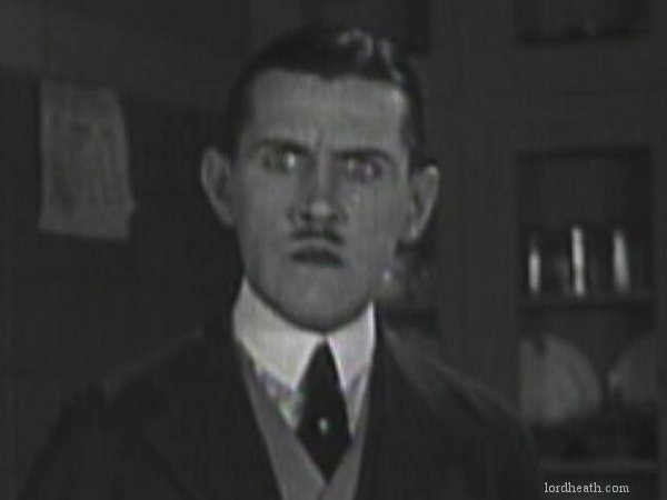 Charley Chase in Mum's The Word (1926)
