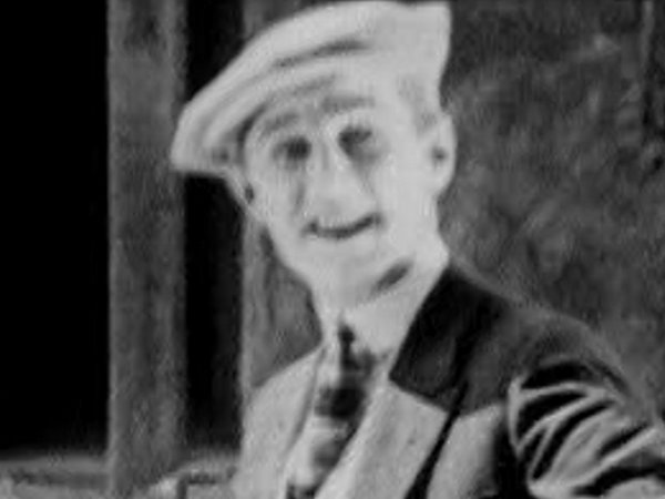 Charley Chase in Powder And Smoke! (1924) DVD screencapture - Lord Heath - Laurel & Hardy - Another Nice Mess - http://www.lordheath.com/