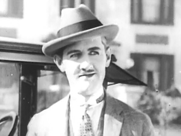 Charley Chase in Should Husbands Be Watched? (1925) DVD screencapture - Lord Heath - Laurel & Hardy - Another Nice Mess - http://www.lordheath.com/