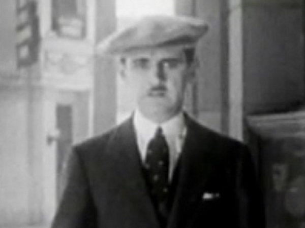 Charley Chase in The Family Group (1928) DVD screencapture - Lord Heath - Laurel & Hardy - Another Nice Mess - http://www.lordheath.com/