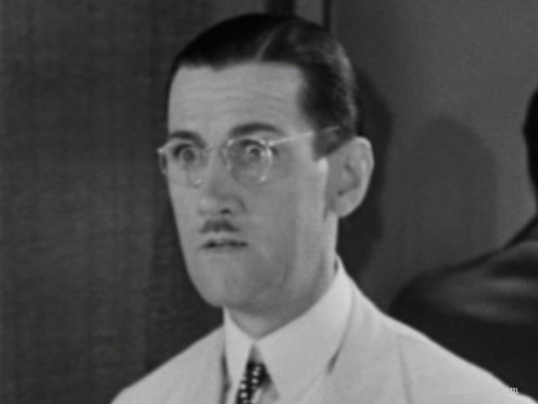 Charley Chase in Young Ironsides (1932)