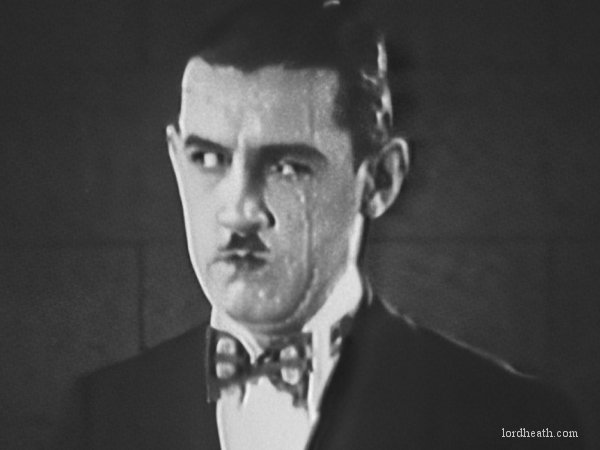 Charley Chase in Bigger And Better Blondes (1927)