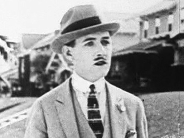 Charley Chase in Stolen Goods (1924)
