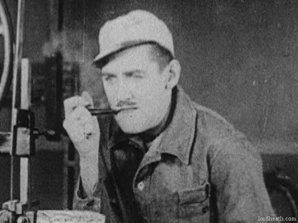 Charley Chase in The Rat's Knuckles (1925)