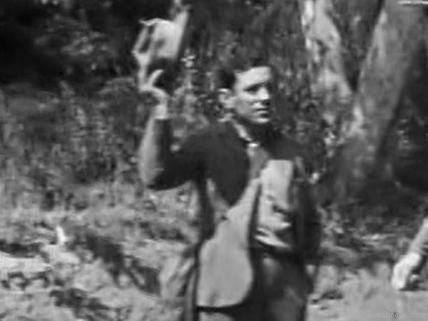 Charlie Hall in Fallen Arches (1932)