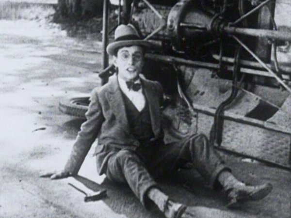 Charlie Hall in Fluttering Hearts (1927)