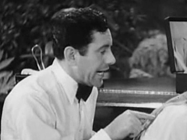 Charlie Hall in Keg O' My Heart (1933)