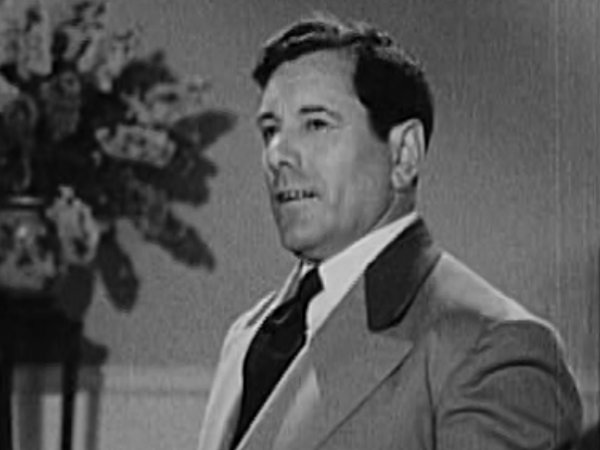 Charlie Hall in Niagara Falls (1941)
