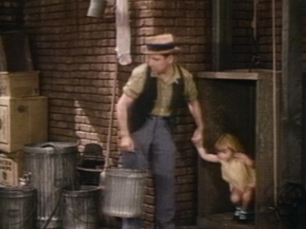 Charlie Hall in Pack Up Your Troubles