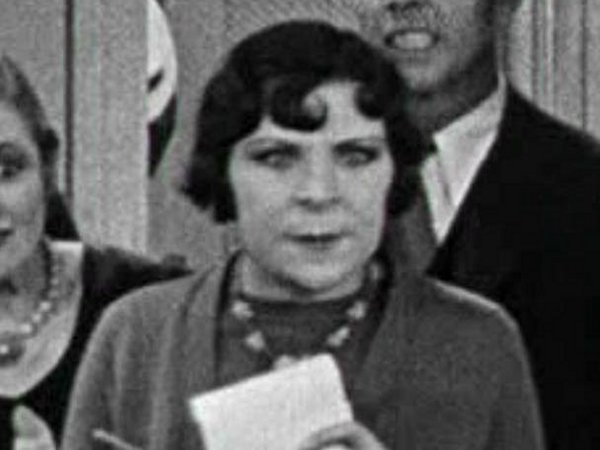 Clara Guiol in Chickens Come Home (1931) DVD screencapture - Lord Heath - Laurel & Hardy - Another Nice Mess - http://www.lordheath.com/