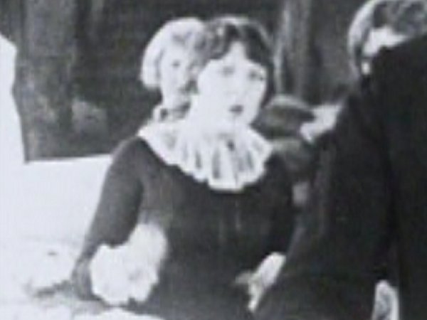 Clara Guiol in Fluttering Hearts (1927)