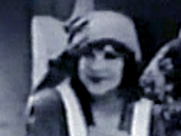 Clara Guiol in Unfriendly Enemies (1925)