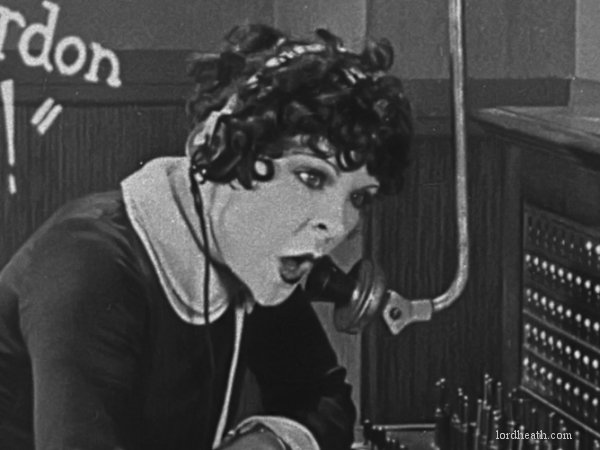 Clara Guiol in Are Brunettes Safe? (1927)