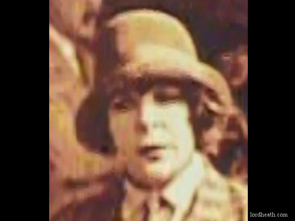 Clara Guiol in Looking For Sally (1925)