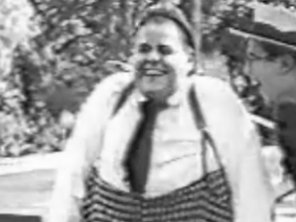 Dee Lampton in Before Breakfast (1919)