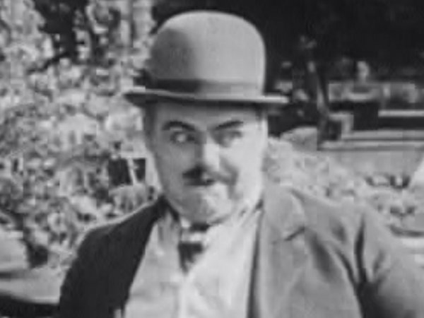 Dee Lampton in Don't Shove (1919)
