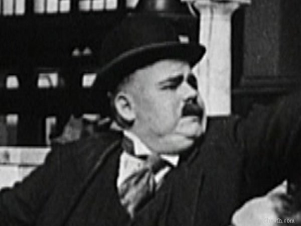 Dee Lampton in Just Neighbors (1919)