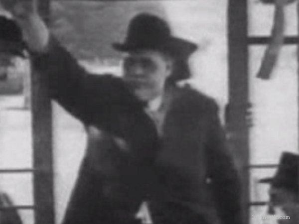 Dee Lampton in Off The Trolley (1919)
