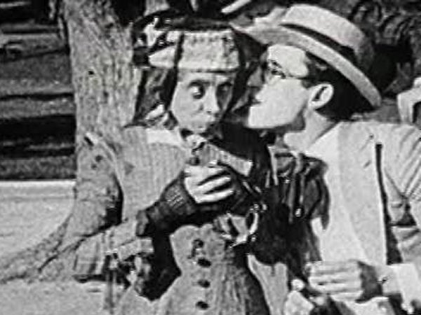 Dorothea Wolbert in Are Crooks Dishonest? (1918)