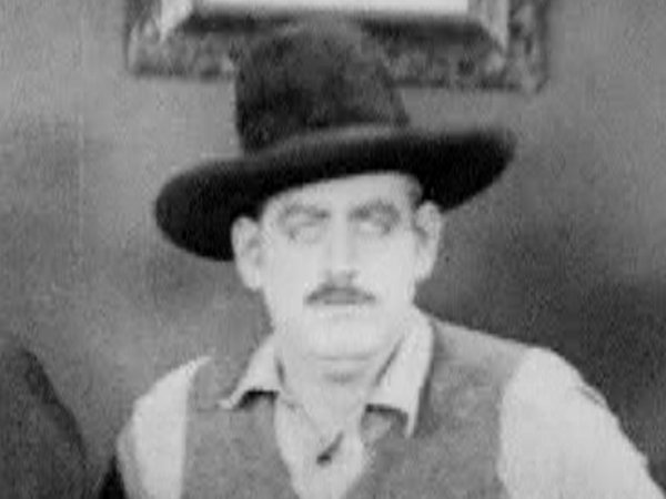 Eddie Baker in Powder And Smoke! (1924)