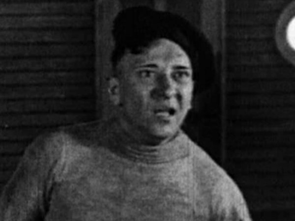 Jerry Mandy in Why Girls Love Sailors
