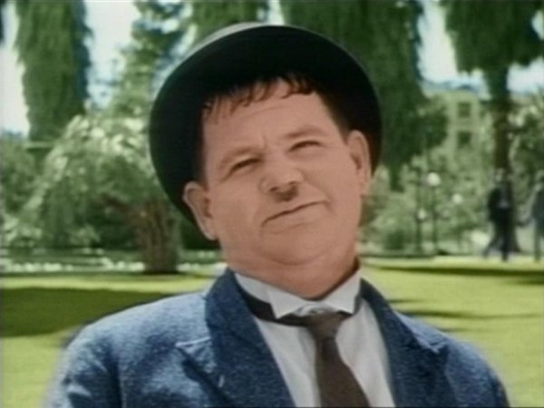 Oliver Hardy in Pack Up Your Troubles