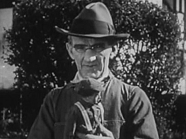 Richard Daniels in Mary, Queen Of Tots (1925) DVD screencapture - Lord Heath - Laurel & Hardy - Another Nice Mess - http://www.lordheath.com/