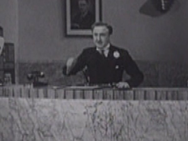 Rolfe Sedan in A Duke For A Day (1934)