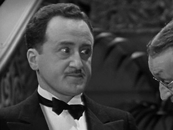 Rolfe Sedan in Mush And Milk (1933)