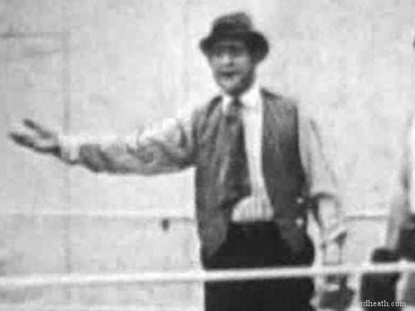 William Gillespie in At The Ringside (1921)