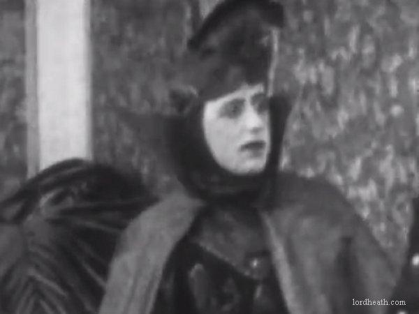 William Gillespie in Slippery Slickers (1920)