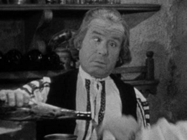 Bobby Dunn in The Bohemian Girl (1936)