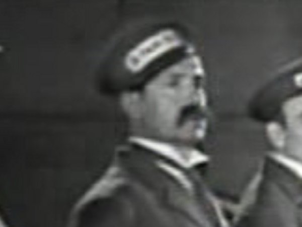 Bobby Dunn in What Price Taxi (1932)