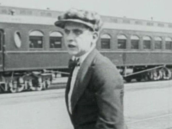 James Parrott in Hustling For Health (1919)