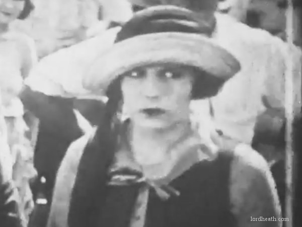 Marie Mosquini in Hook, Line And Sinker (1922)